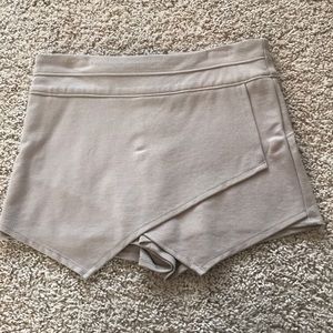 Mini tan skort